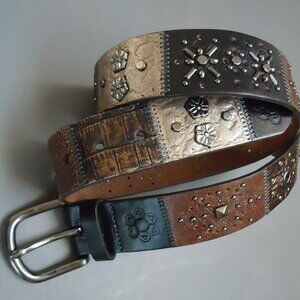 SIZE M. Fossil genuine leather studded belt.